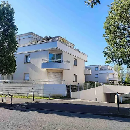 Large In Center Appartement